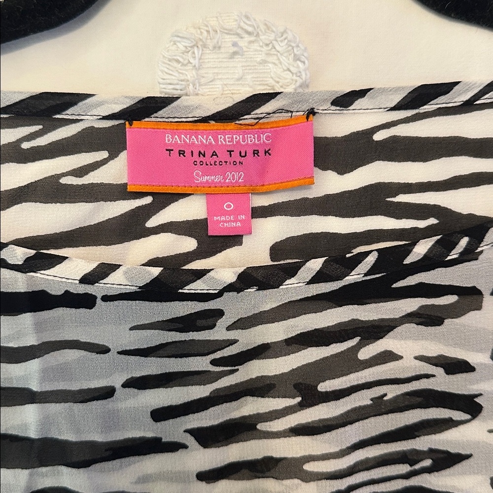 Banana Republic Trina Turk 100% Silk Top Zebra Print White/Black SZ 0 - Picture 5 of 6